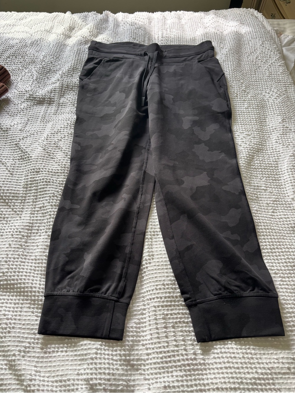 Lululemon Ready to Rulu Jogger Crop 23” Black Camo Size 8